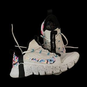 Ladies Nike Free Metcon 3 shoes in good used condition, size 9, white & multi